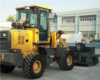 湖南無(wú)塵清掃機(jī)教你選購(gòu)大型的道路清掃車